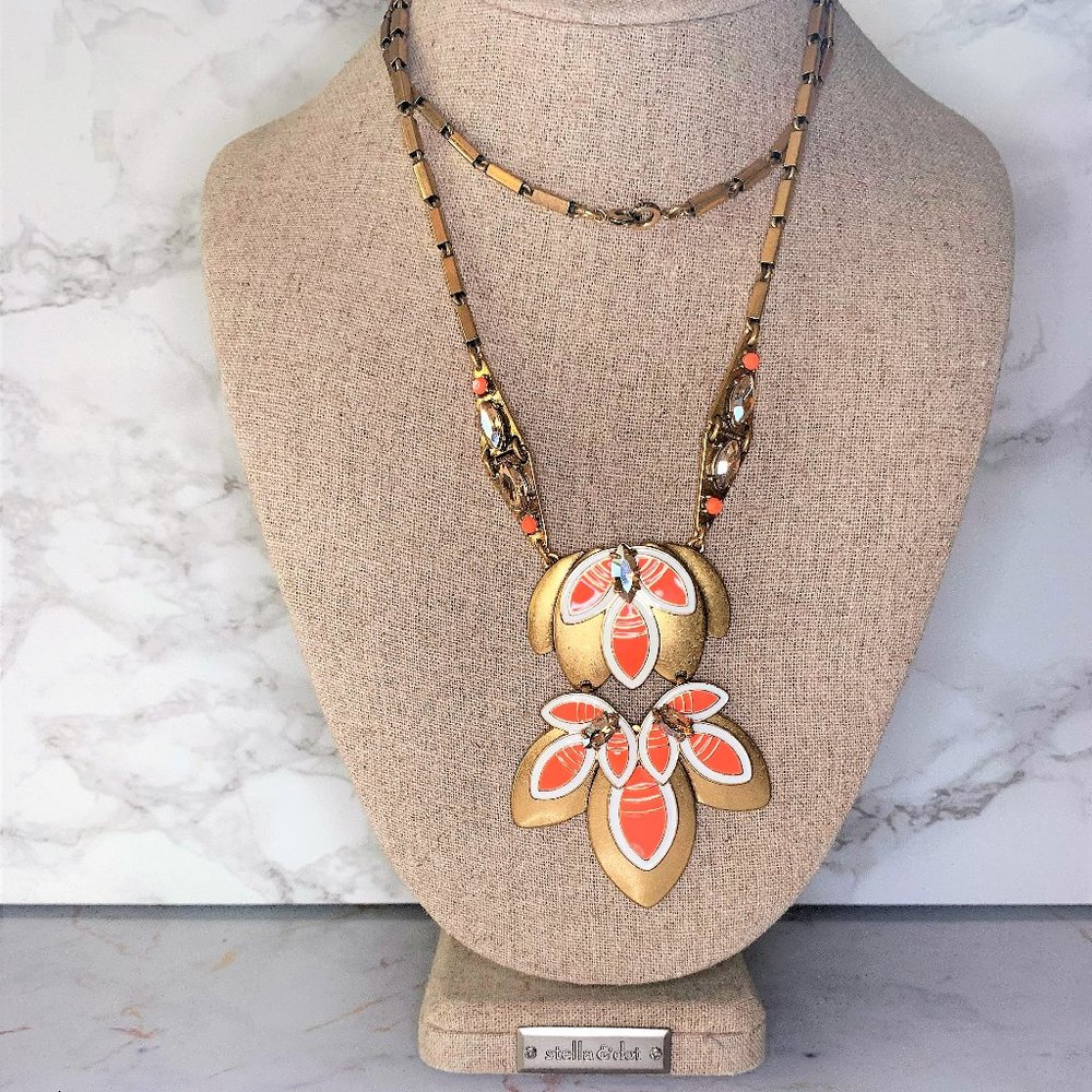 Stella and Dot Hibiscus Pendant Necklace